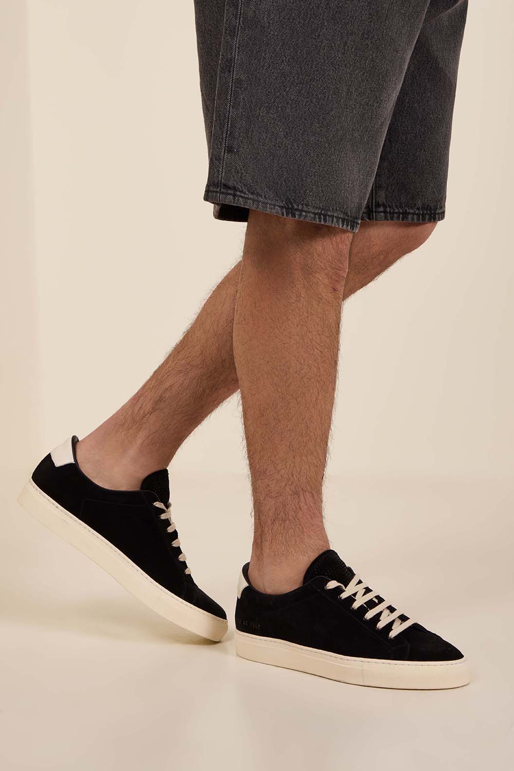 תמונת כל הלוק של נעלי סניקרס